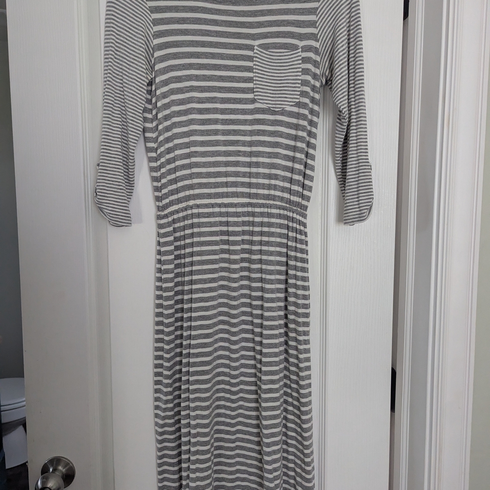 SD Collection Gray Striped Long Sleeve Dress